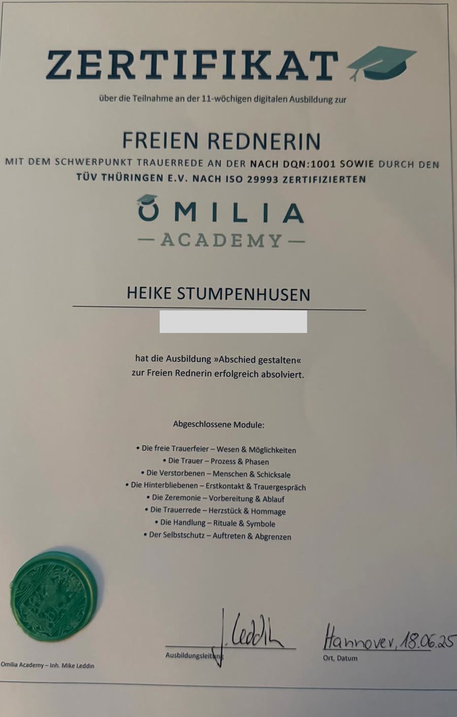 Zertifikat der Omilia Academy: Ausbildung Abschied gestalten zur Freien Rednerin mit Schwerpunkt Trauerrede, 2025.